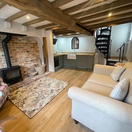 Rondor Cottage Бриджнорс Экстерьер фото